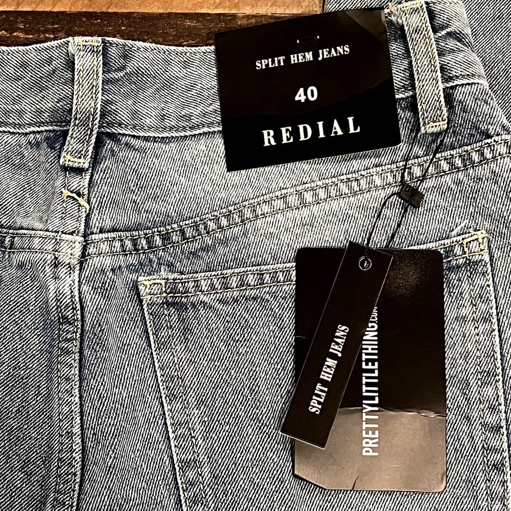 REDIAL by Pretty Little Thing Light Wash Split Hem Jeans - Picture 10 of 11